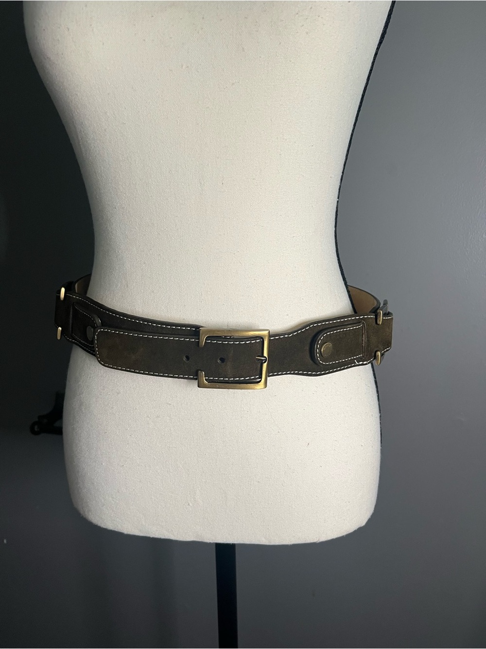 WORTH Medium Width Brown Leather Waist Belt with Brass Buckle. Size S. EUC